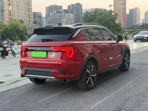 Lynk & Co 01