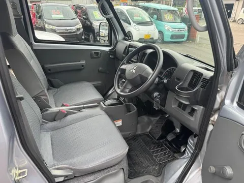 Mitsubishi Minicab Van