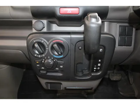 Mitsubishi Minicab Van