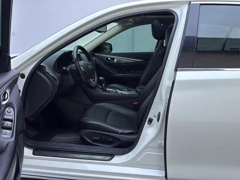 Infiniti Q50L
