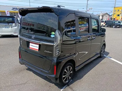 Honda N-BOX Custom