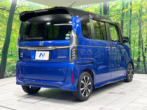 Honda N-BOX Custom