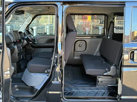Nissan Clipper Van