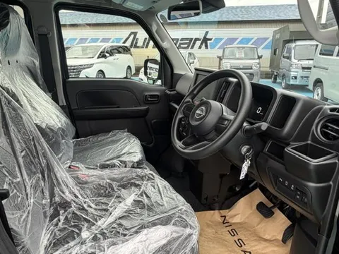 Nissan Clipper Van