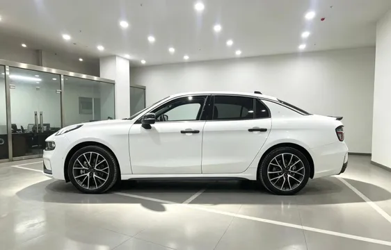 Lynk & Co 03