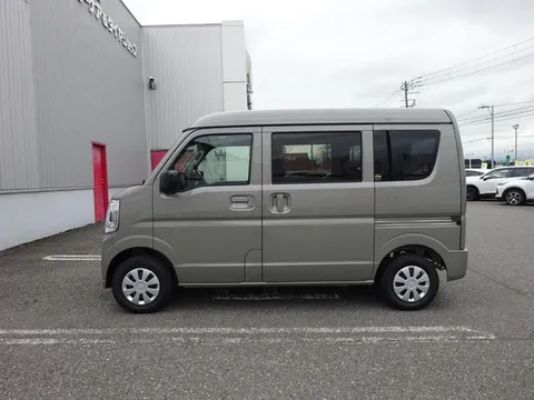 Nissan Clipper Van