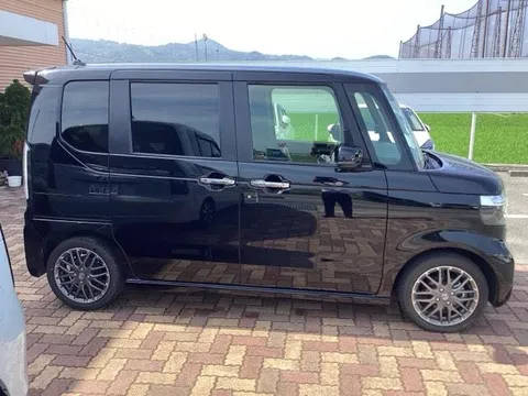 Honda N-BOX Custom