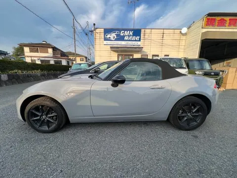 Mazda MX-5 (Roadster)