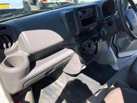 Mitsubishi Minicab Van