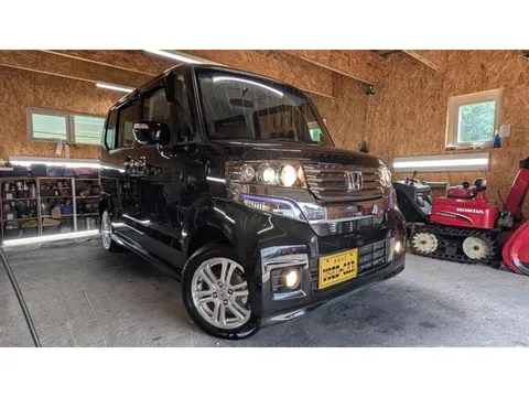 Honda N-BOX Custom