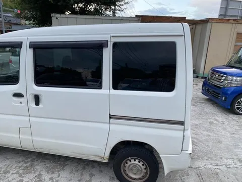 Nissan Clipper Van