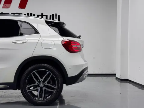 Mercedes-Benz Mercedes-Benz GLA