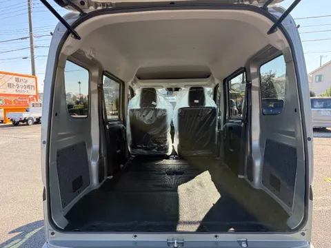 Nissan Clipper Van