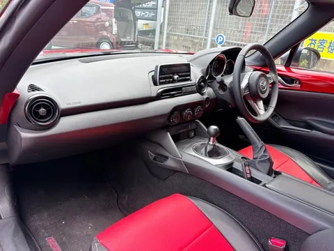 Mazda MX-5 (Roadster)