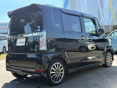Honda N-BOX Custom