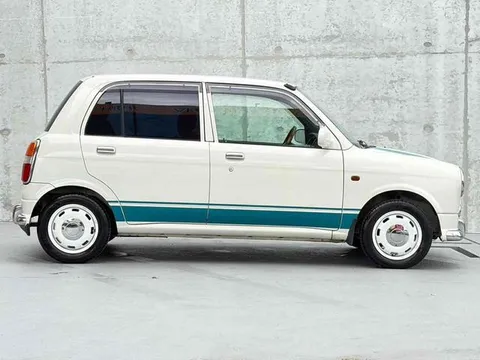 Daihatsu Mira Gino