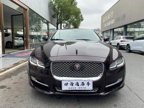 Jaguar XJ