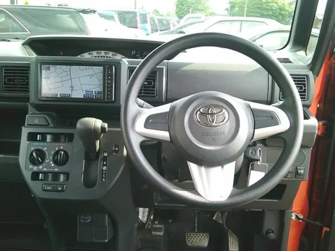Toyota Pixis Mega