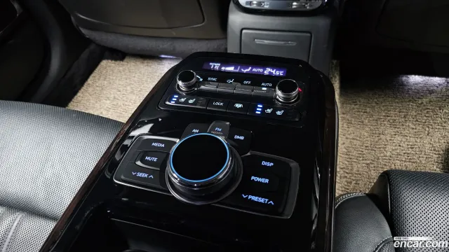 Genesis G90 (EQ900)