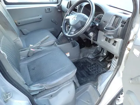 Mitsubishi Minicab Van