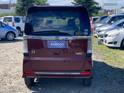 Honda N-BOX Custom