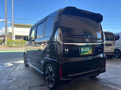Honda N-BOX Custom