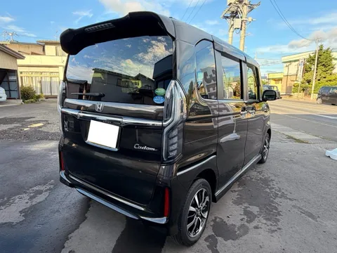 Honda N-BOX Custom