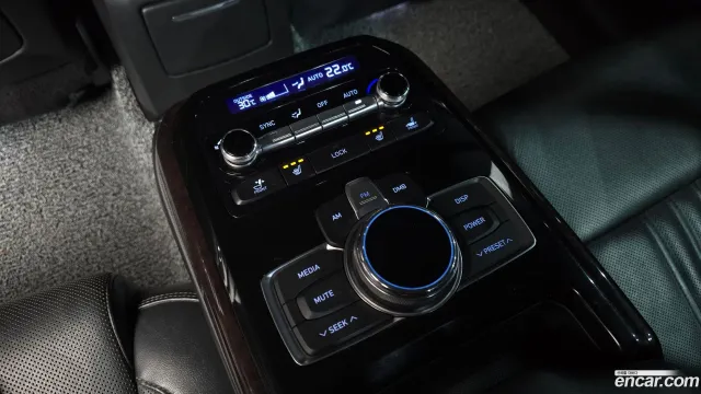 Genesis G90 (EQ900)