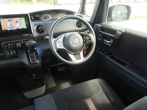 Honda N-BOX Custom