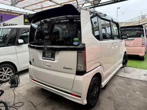 Honda N-BOX Custom