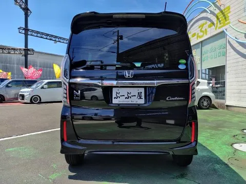 Honda N-BOX Custom
