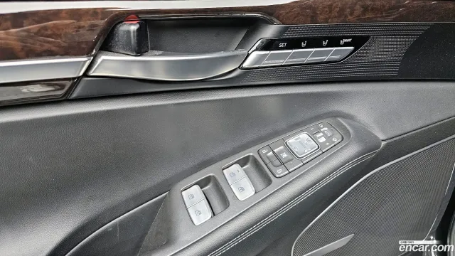 Genesis G90 (EQ900)