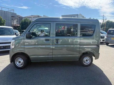 Nissan Clipper Van