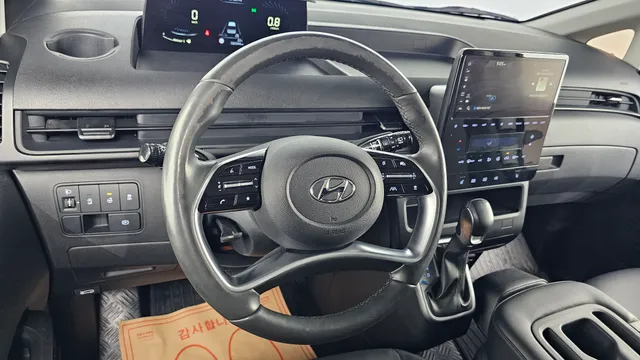 Hyundai Staria