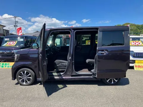 Honda N-BOX Custom