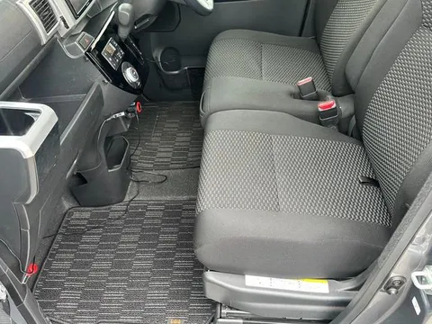 Toyota Pixis Mega