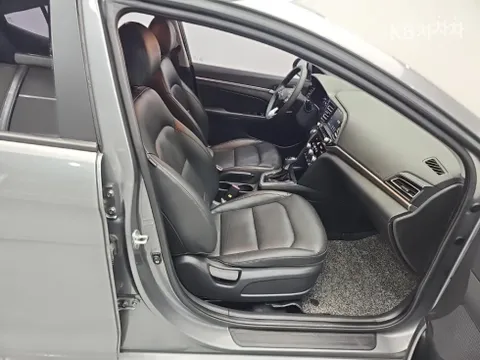Hyundai Elantra (Avante)