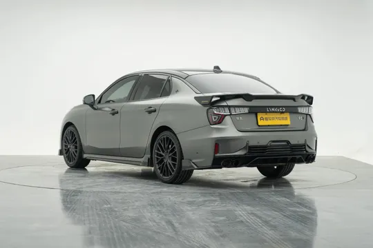 Lynk & Co 03