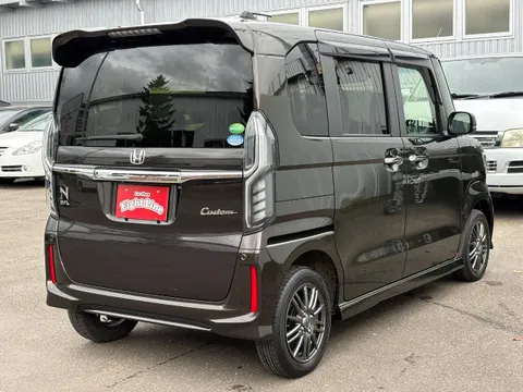 Honda N-BOX Custom