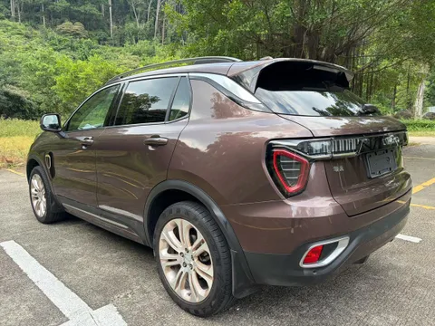 Lynk & Co 01