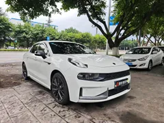 Lynk & Co 03
