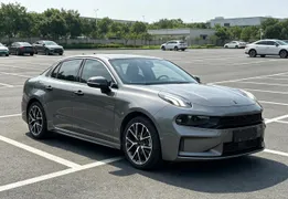 Lynk & Co 03