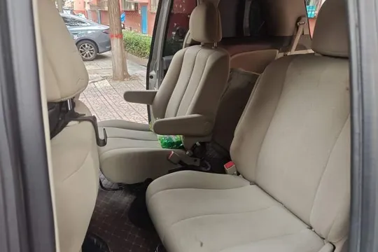 BYD M6