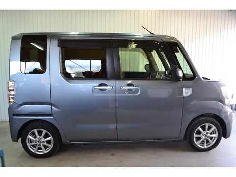 Toyota Pixis Mega
