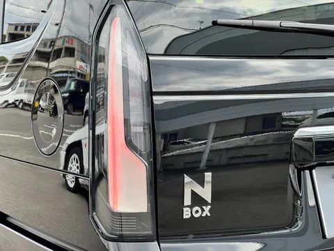 Honda N-BOX Custom