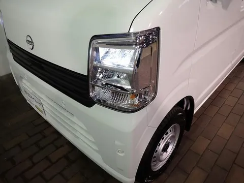 Nissan Clipper Van