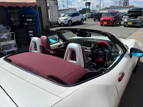 Mazda MX-5 (Roadster)