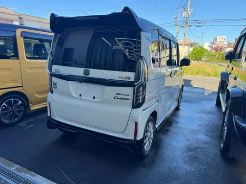 Honda N-BOX Custom