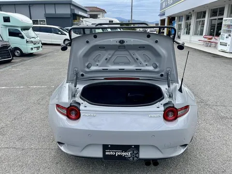 Mazda MX-5 (Roadster)