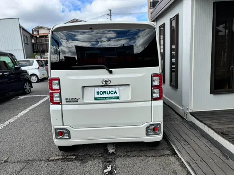 Toyota Pixis Mega